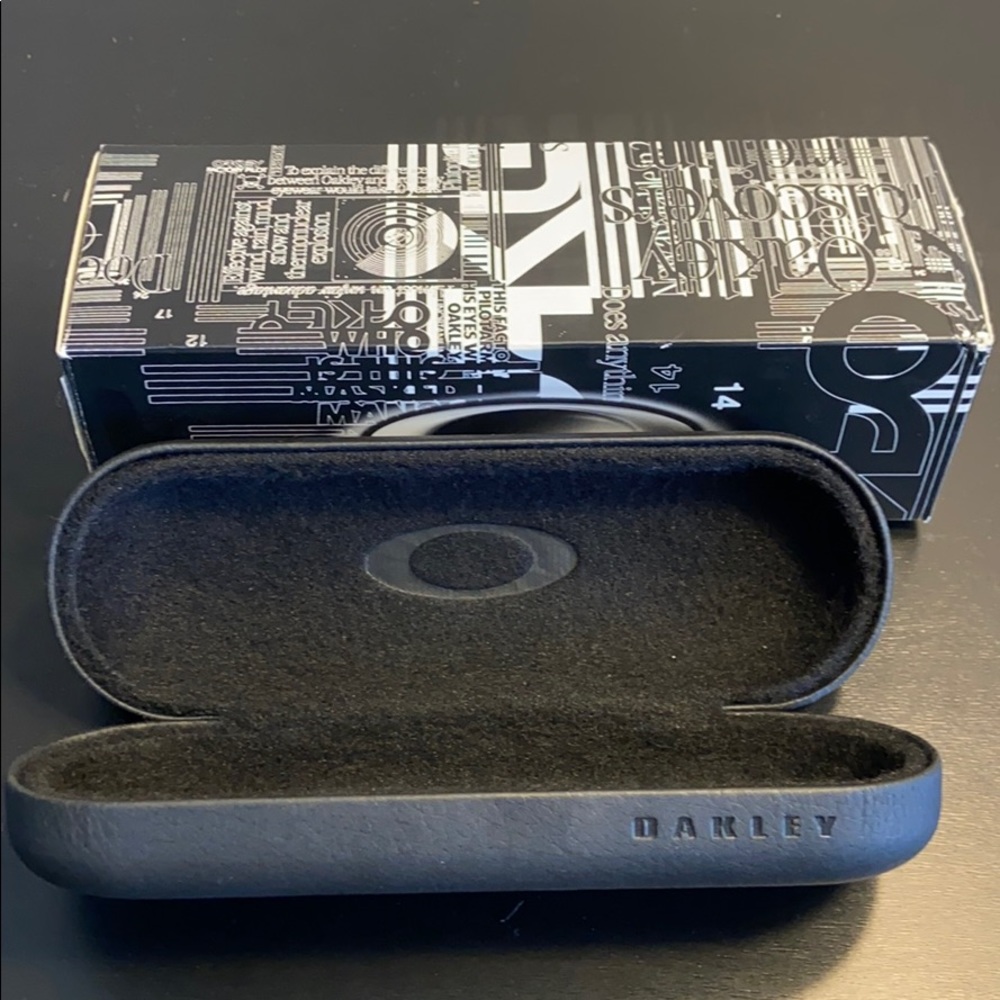 Oakley hard sided glasses case